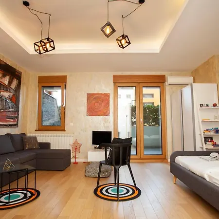 Gentleman Dog Apartment *